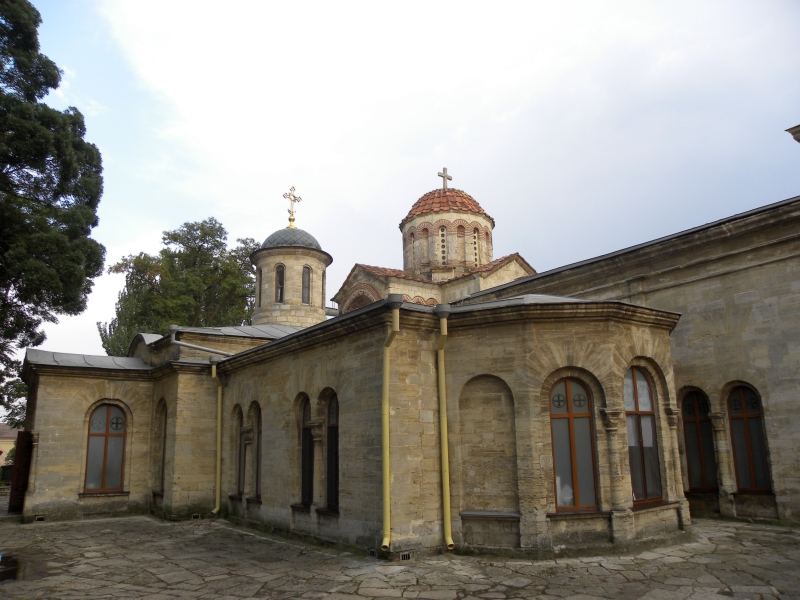 Православный храм в центре Керчи - памятник византийского зодчества.