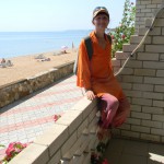 Героевка. База отдыха Коралл, балкон двухкомнатного семейного номера, прогулочная набережная и пляж на Керченском проливе