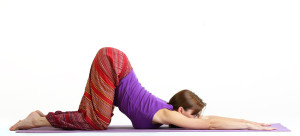 занятия хатха йога для позвоника: дуга вниз и дуга вверх в сочетании с дыхательным упражнениями