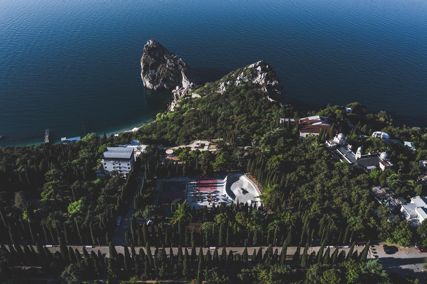 самый большой в Крыму скейт парк в самом красивом и самом теплом месте. Добираться лучше от Севастополя